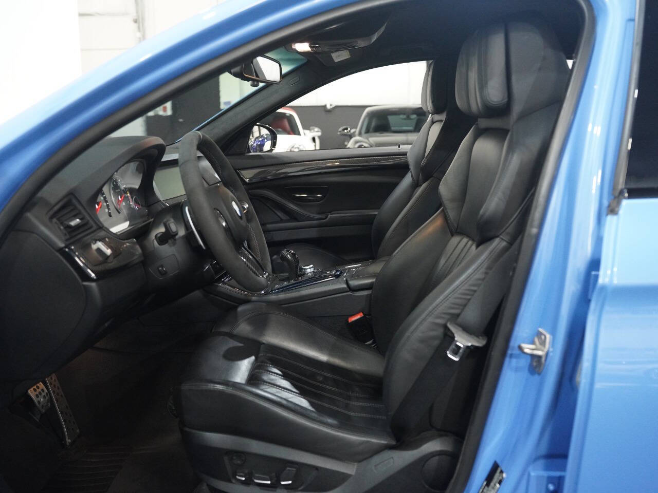 YAS MARINA BLUE, 2013 BMW M5 Image 34