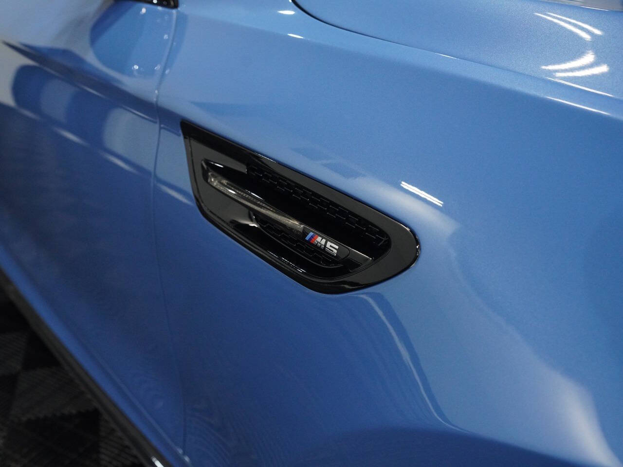 YAS MARINA BLUE, 2013 BMW M5 Image 13
