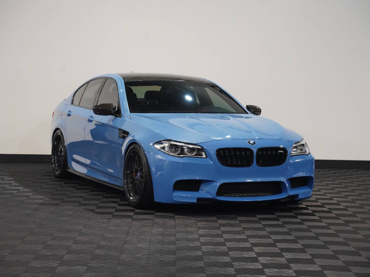 YAS MARINA BLUE, 2013 BMW M5 Image 5