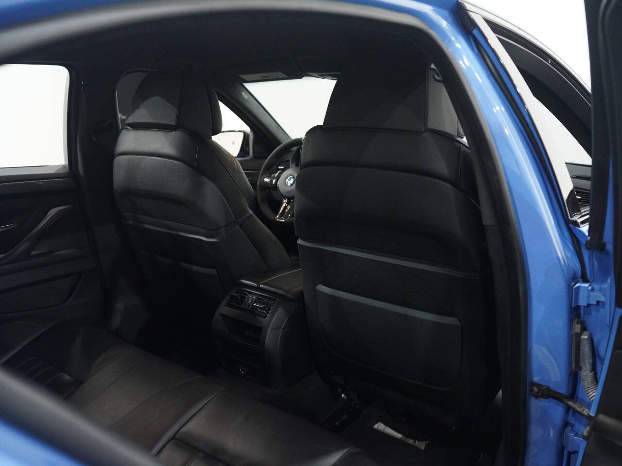 YAS MARINA BLUE, 2013 BMW M5 Image 40