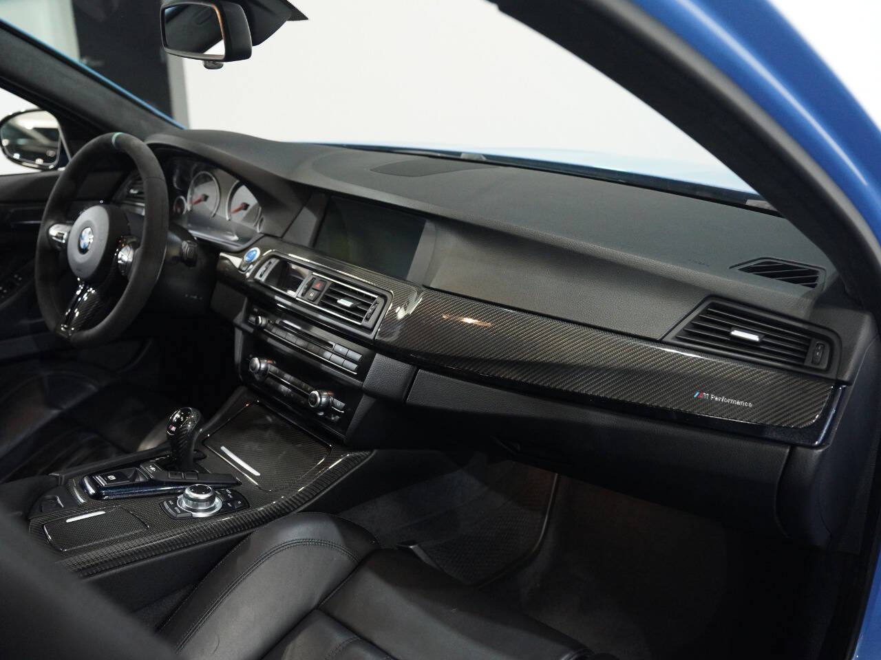 YAS MARINA BLUE, 2013 BMW M5 Image 38