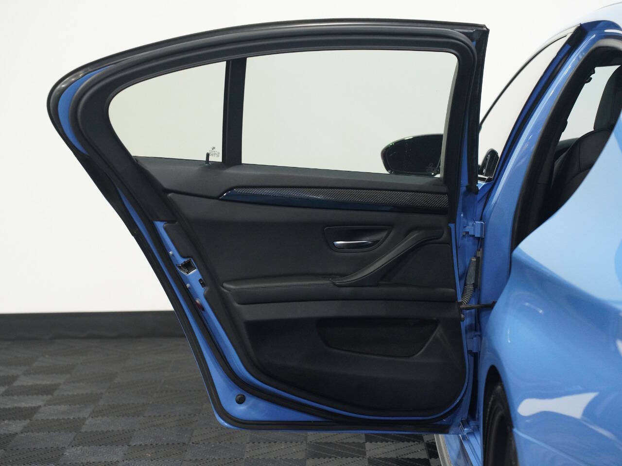 YAS MARINA BLUE, 2013 BMW M5 Image 29