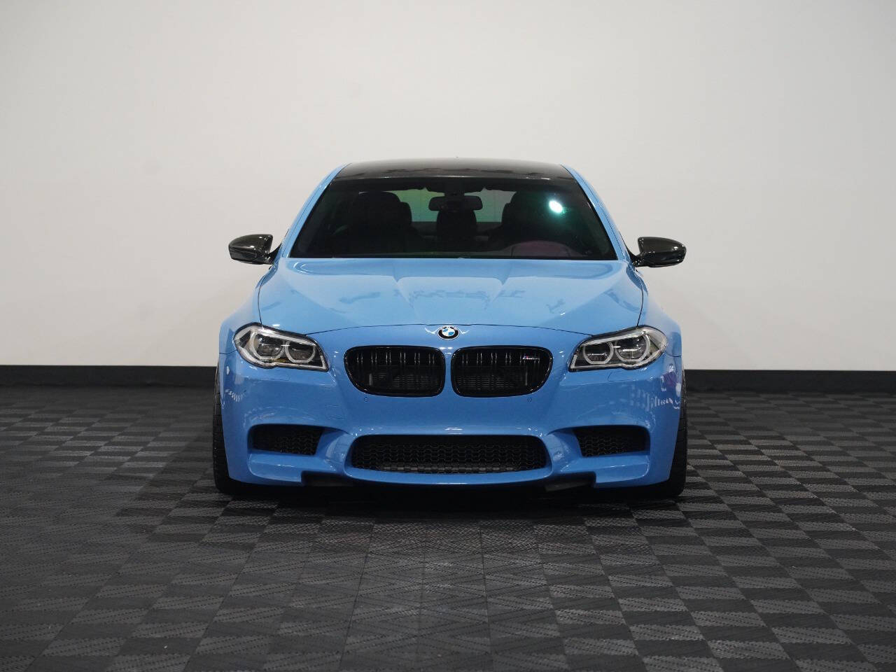 YAS MARINA BLUE, 2013 BMW M5 Image 4