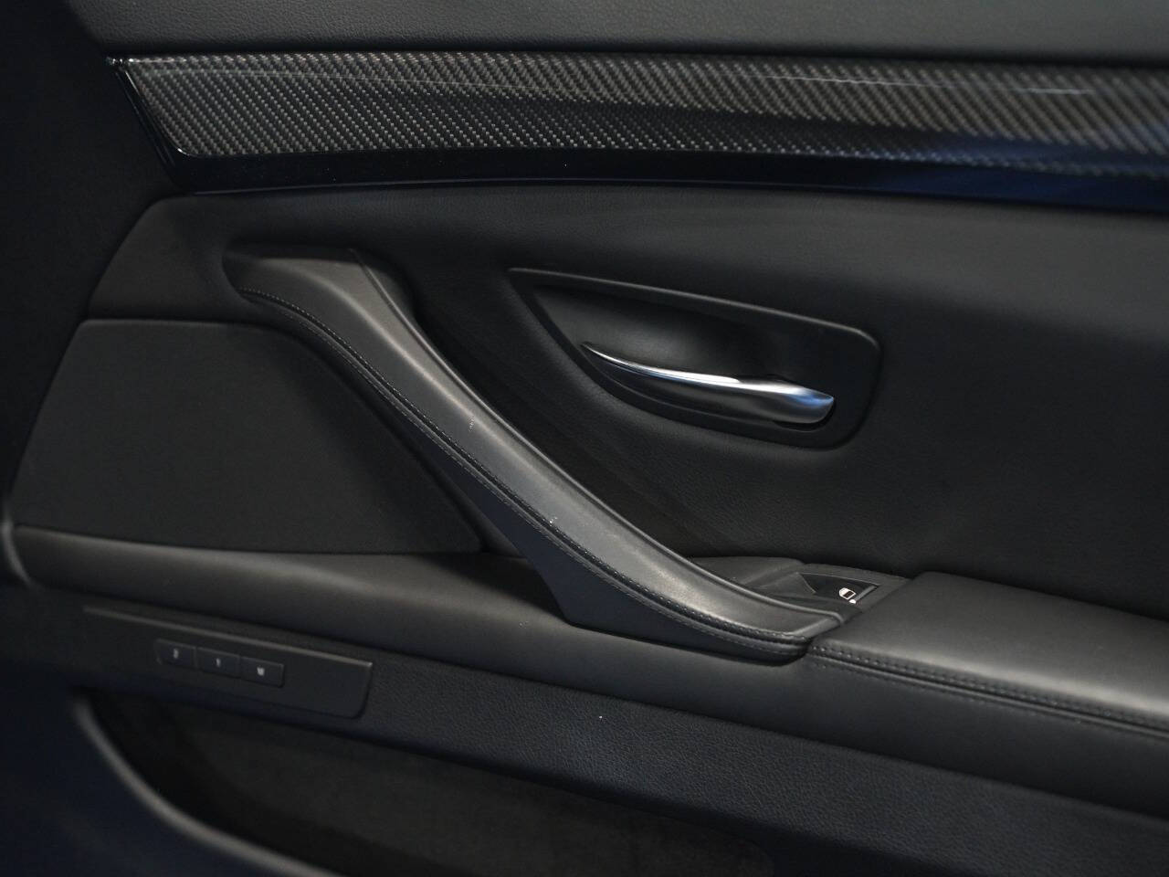 YAS MARINA BLUE, 2013 BMW M5 Image 26
