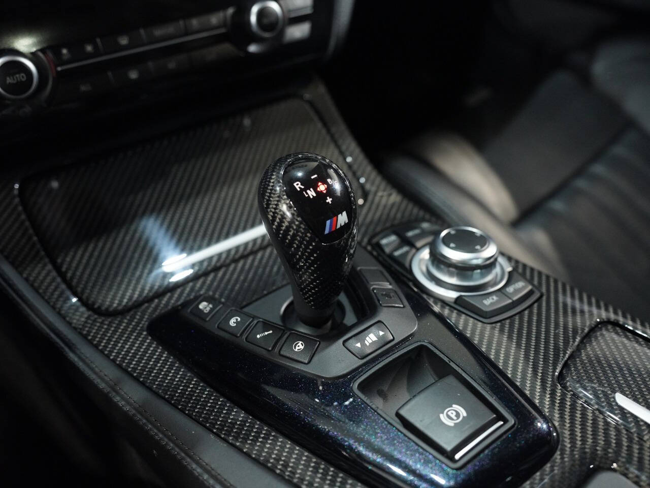 YAS MARINA BLUE, 2013 BMW M5 Image 52