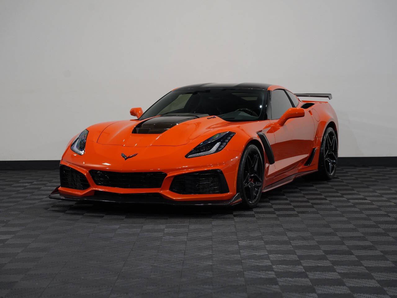 SEBRING ORANGE TINTCOAT, 2019 CHEVROLET CORVETTE Image 3