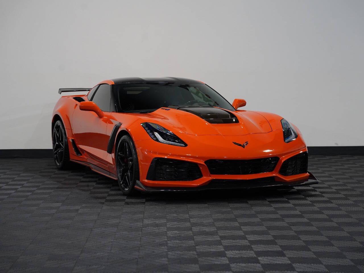 SEBRING ORANGE TINTCOAT, 2019 CHEVROLET CORVETTE Image 5