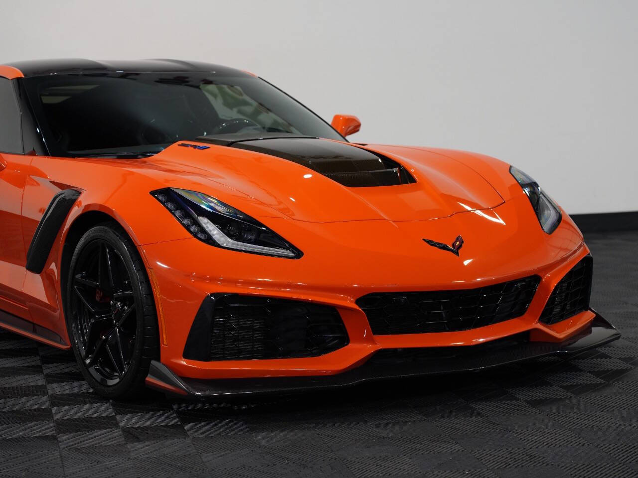 SEBRING ORANGE TINTCOAT, 2019 CHEVROLET CORVETTE Image 9