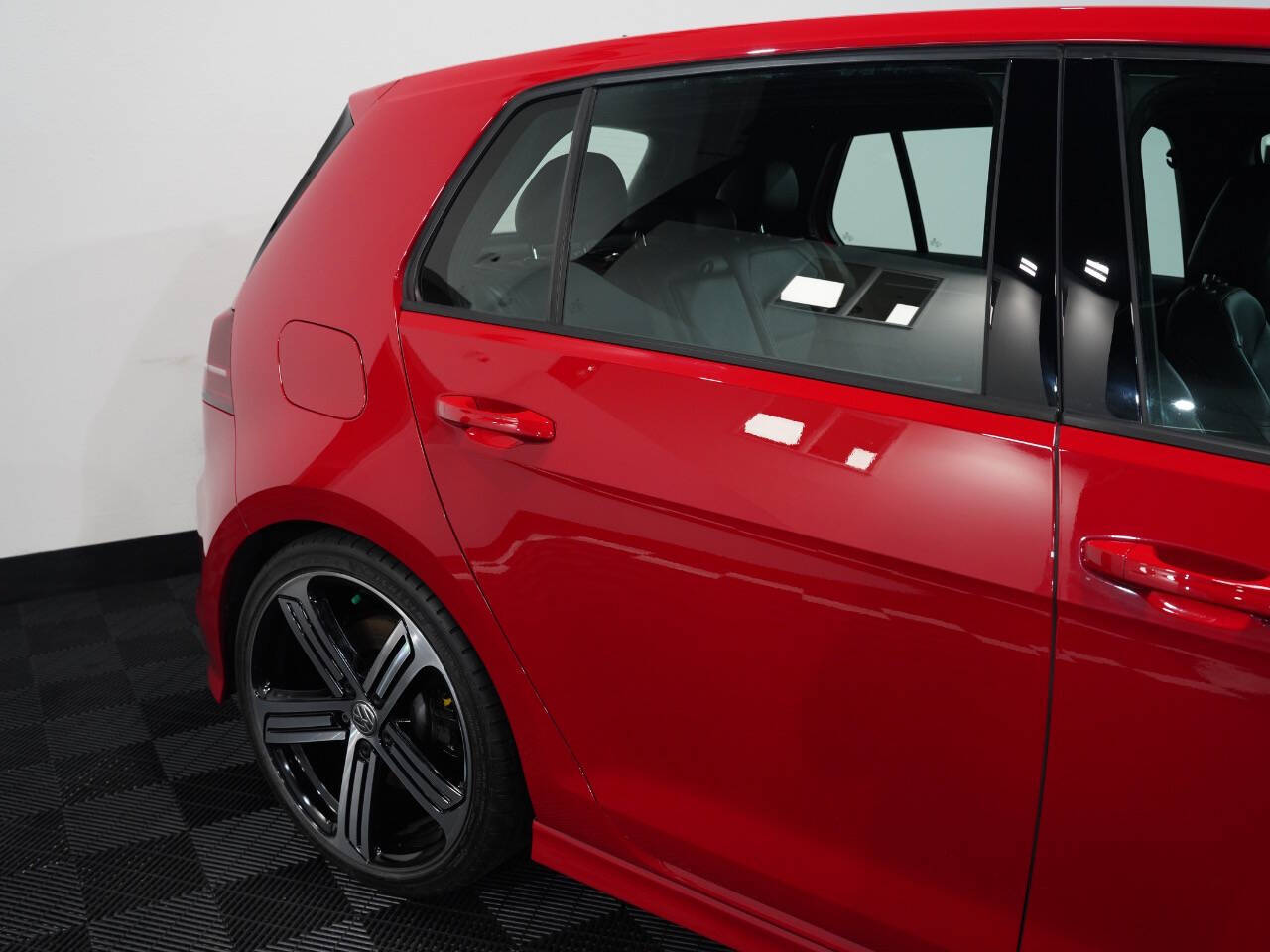 TORNADO RED, 2016 VOLKSWAGEN GOLF R Image 13