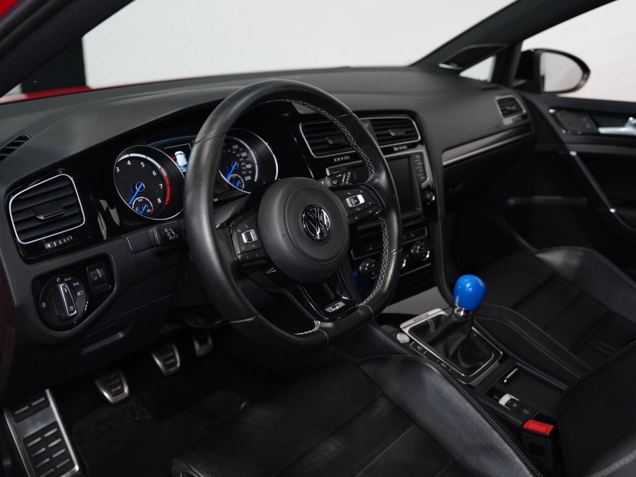 TORNADO RED, 2016 VOLKSWAGEN GOLF R Image 28