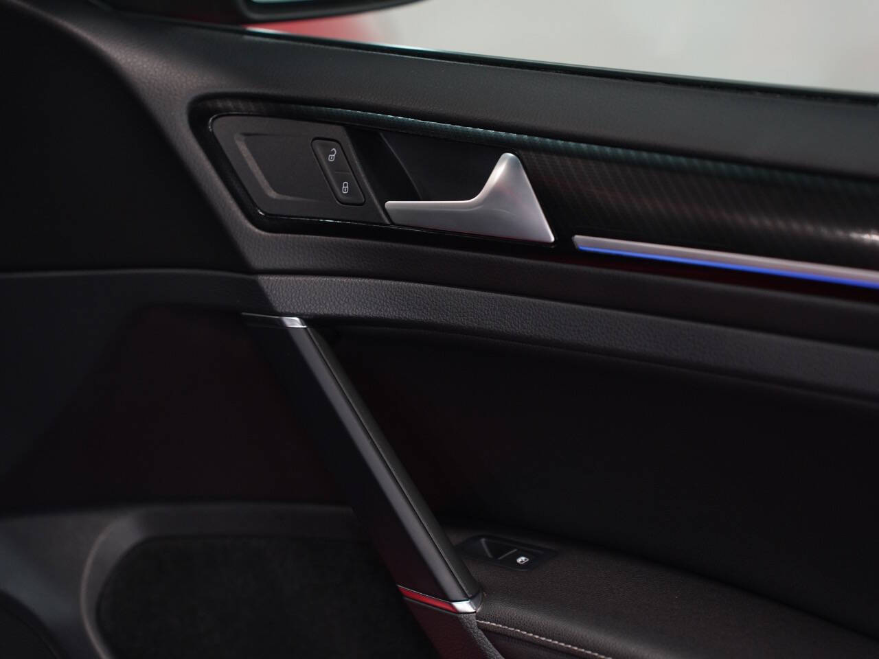TORNADO RED, 2016 VOLKSWAGEN GOLF R Image 21