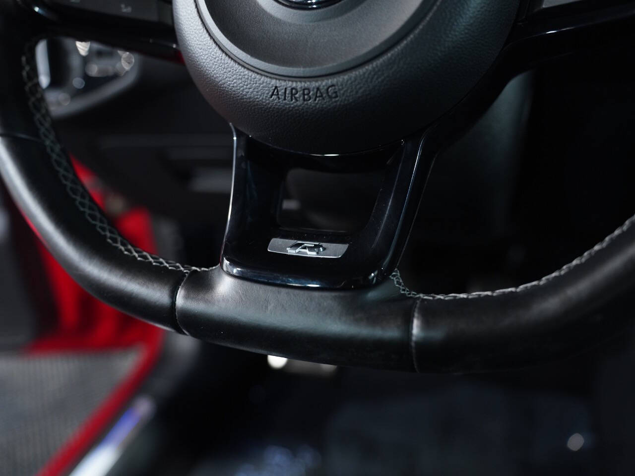 TORNADO RED, 2016 VOLKSWAGEN GOLF R Image 39