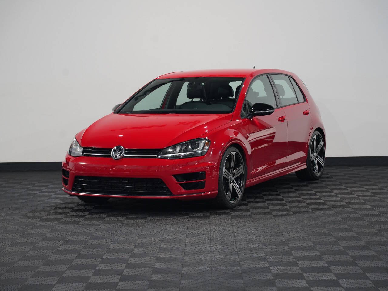 TORNADO RED, 2016 VOLKSWAGEN GOLF R Image 3