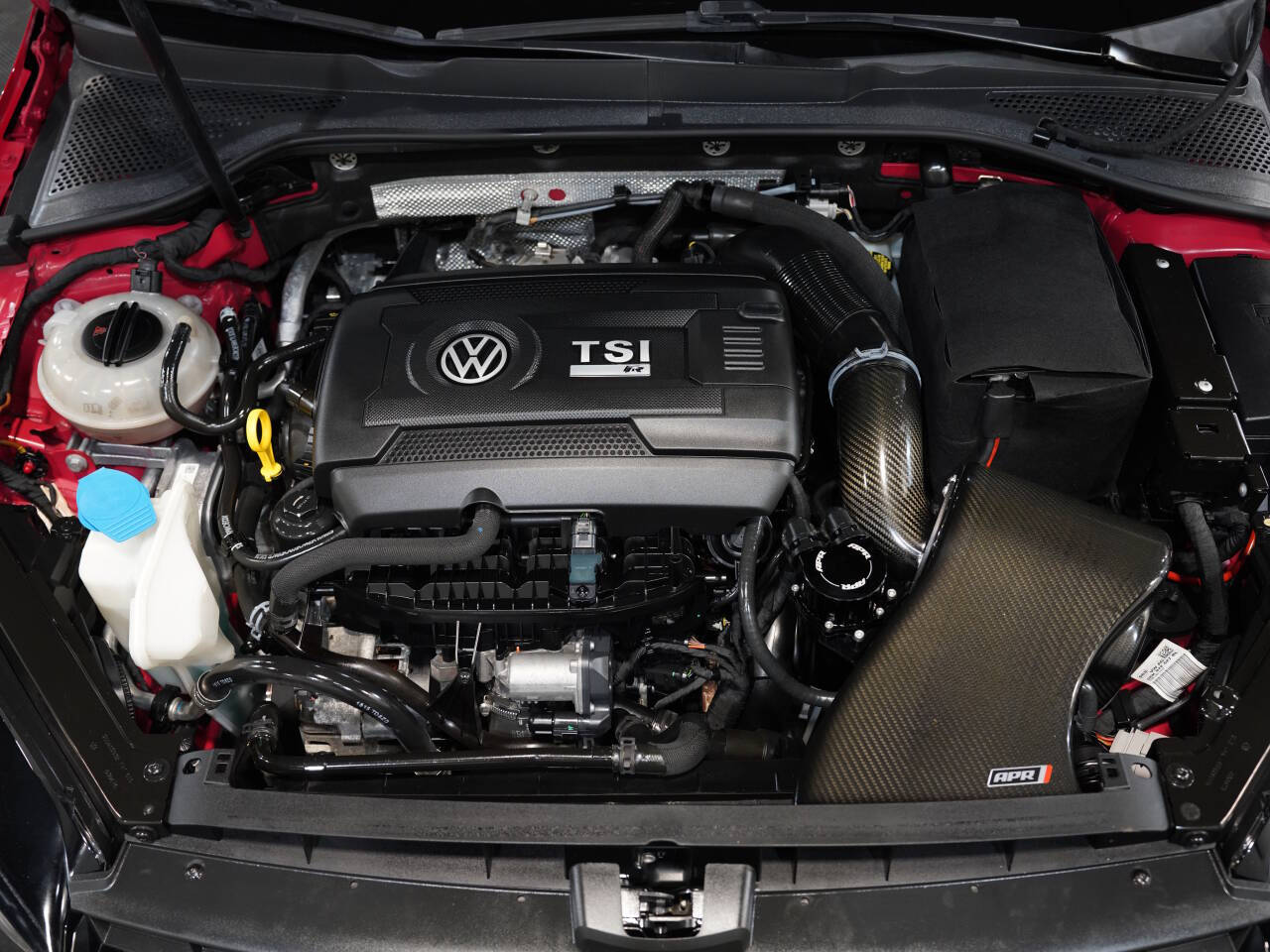 TORNADO RED, 2016 VOLKSWAGEN GOLF R Image 47