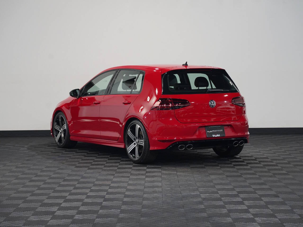 TORNADO RED, 2016 VOLKSWAGEN GOLF R Image 8