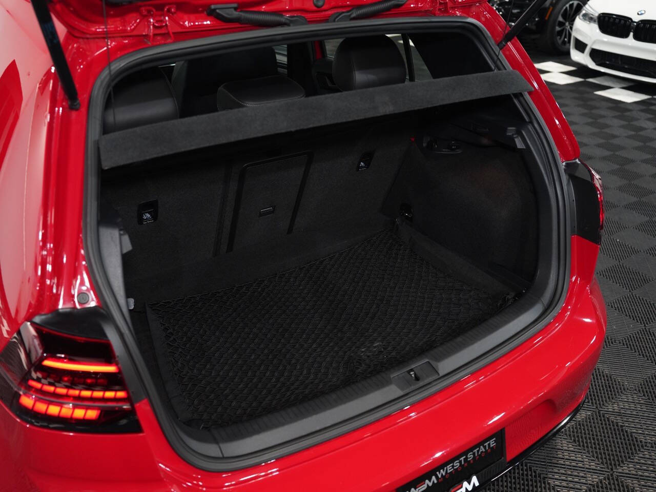 TORNADO RED, 2016 VOLKSWAGEN GOLF R Image 51