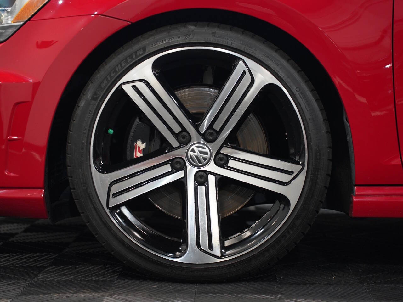 TORNADO RED, 2016 VOLKSWAGEN GOLF R Image 55