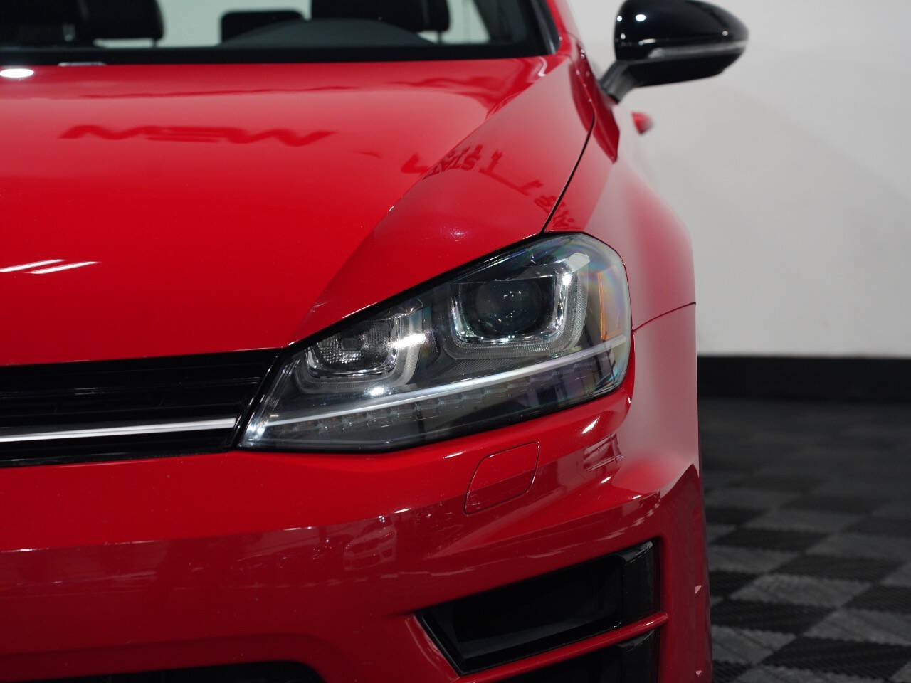 TORNADO RED, 2016 VOLKSWAGEN GOLF R Image 10
