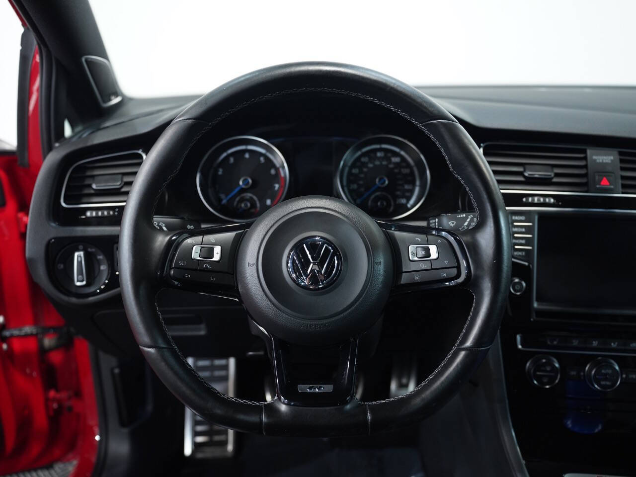 TORNADO RED, 2016 VOLKSWAGEN GOLF R Image 36