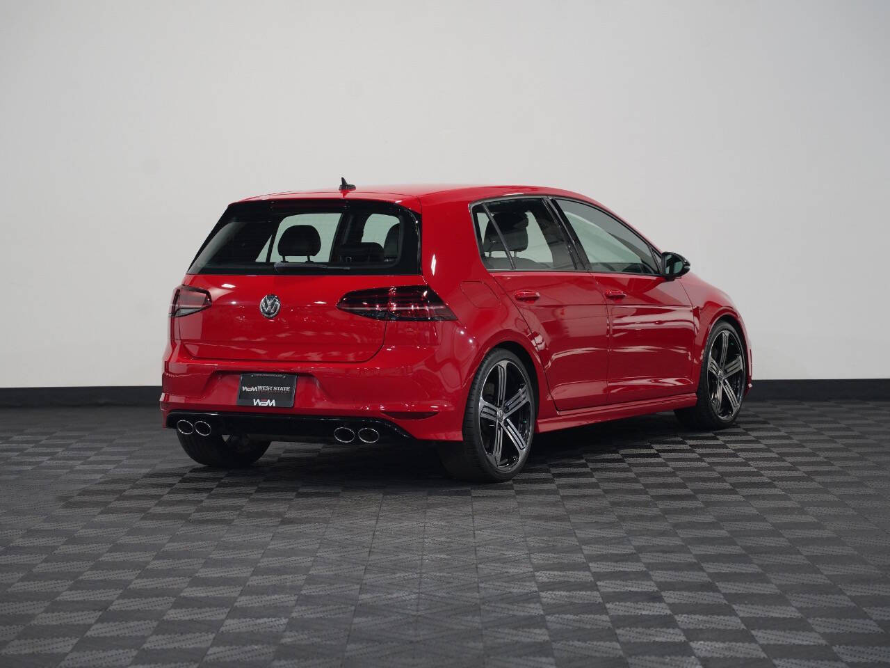 TORNADO RED, 2016 VOLKSWAGEN GOLF R Image 6