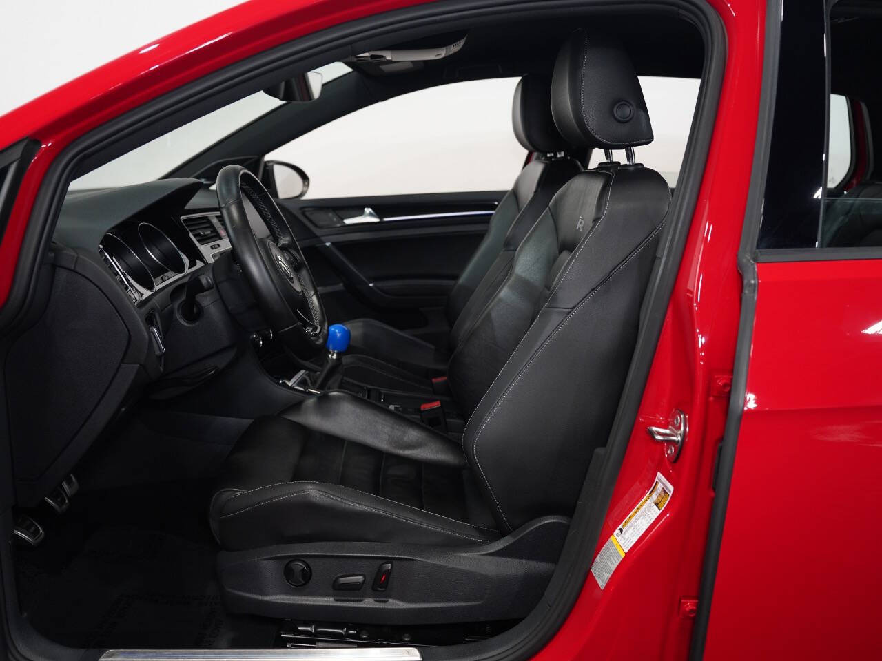 TORNADO RED, 2016 VOLKSWAGEN GOLF R Image 27