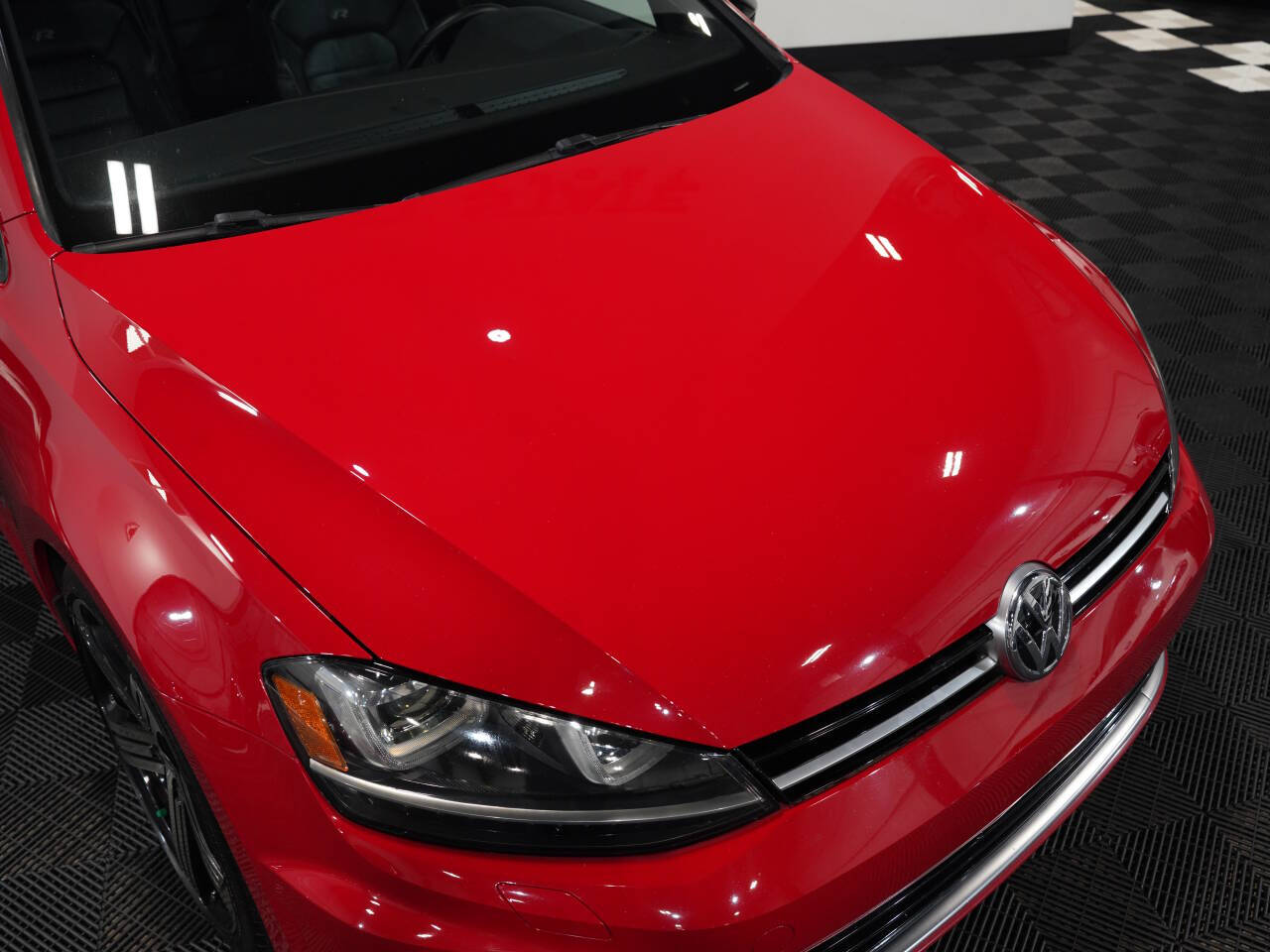 TORNADO RED, 2016 VOLKSWAGEN GOLF R Image 12
