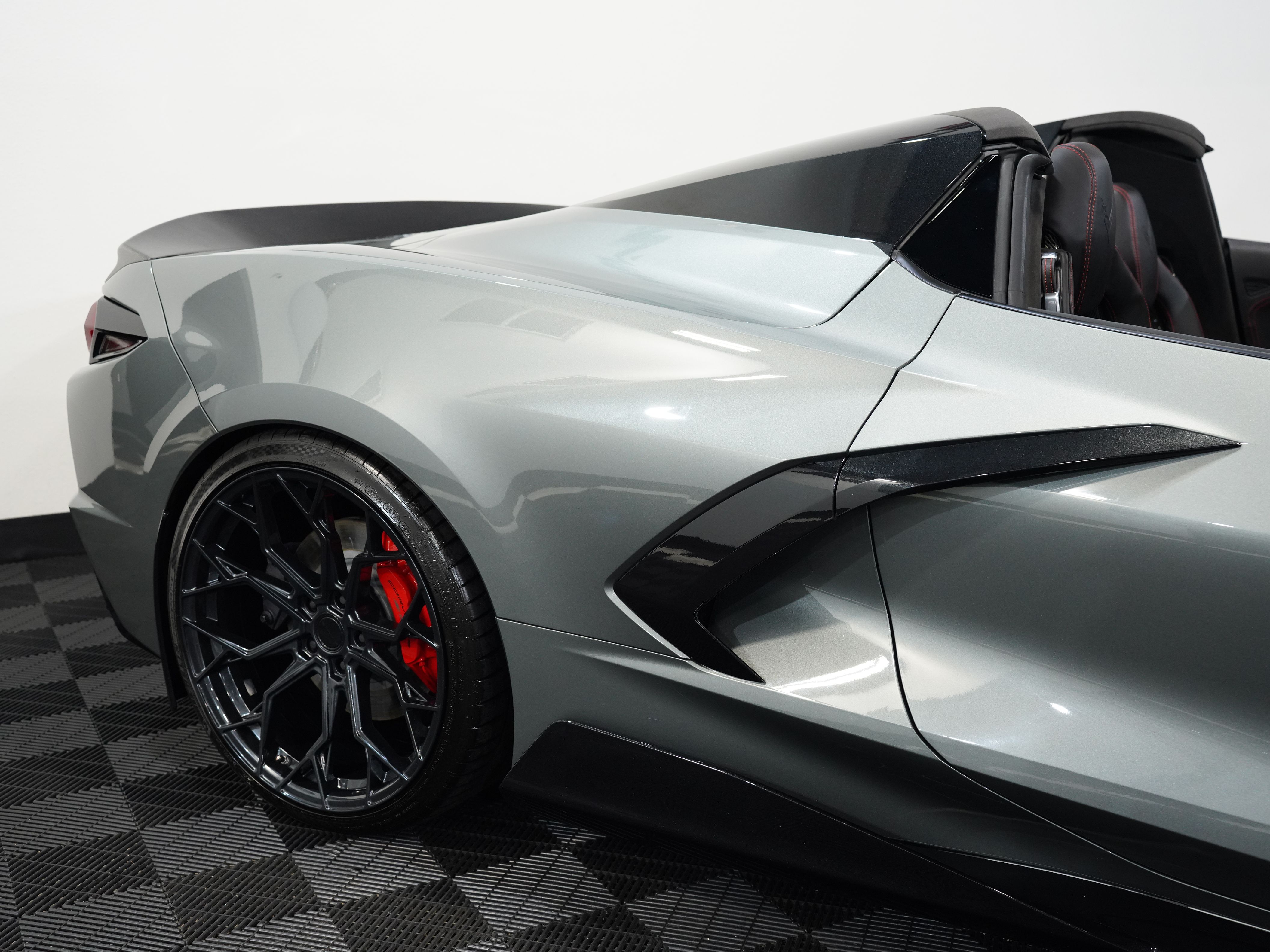 GRAY, 2022 CHEVROLET CORVETTE Image 15