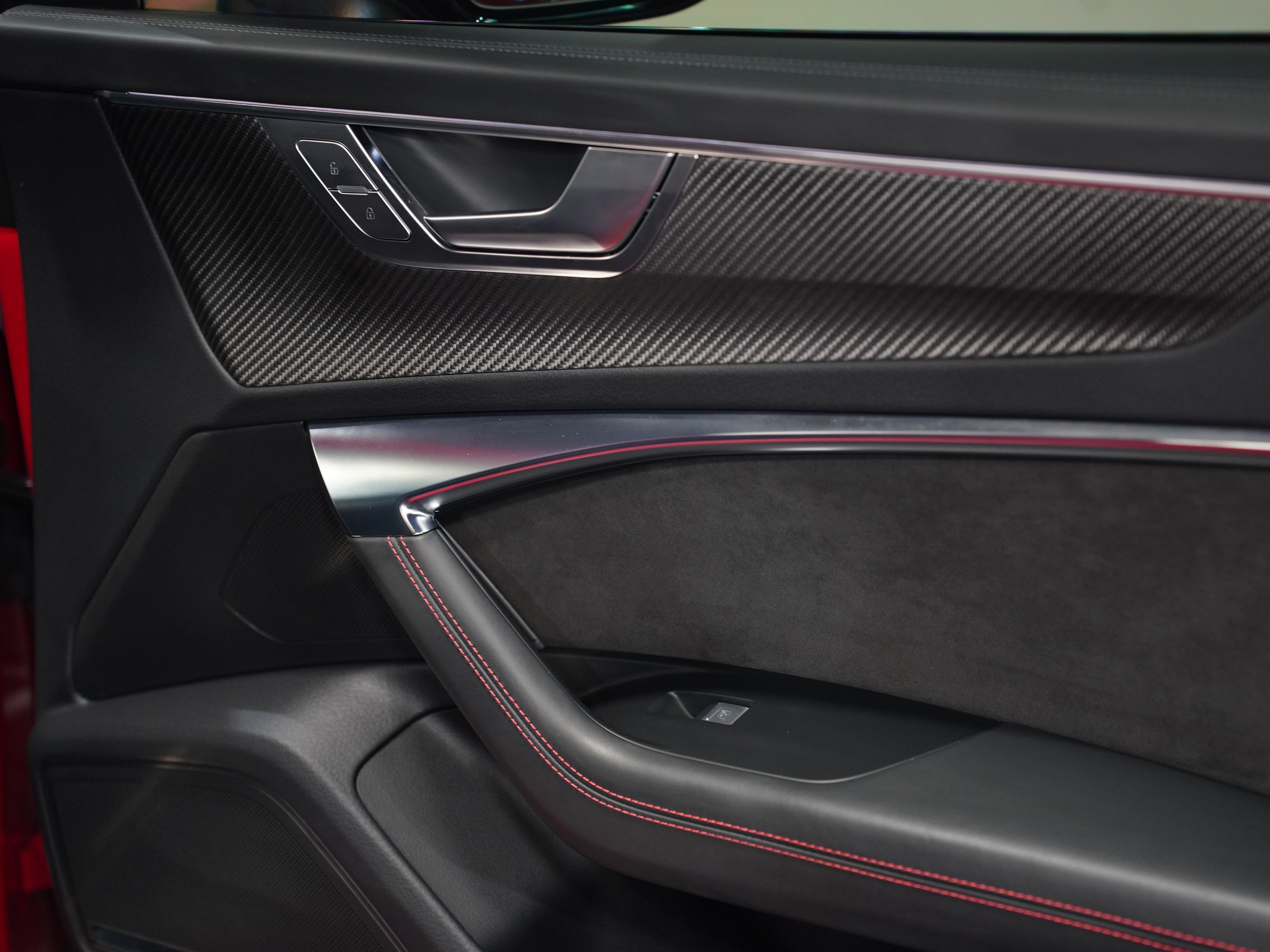 2021 AUDI RS 6 Image 25