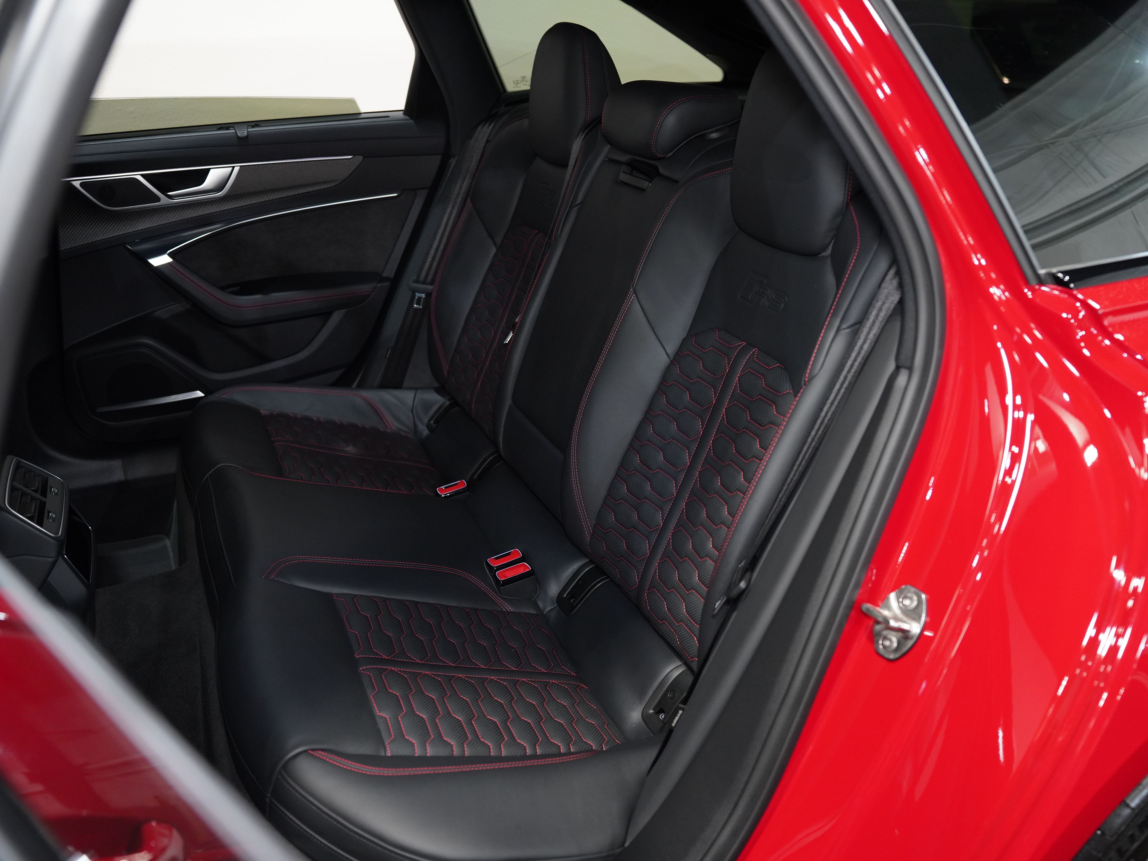 2021 AUDI RS 6 Image 38