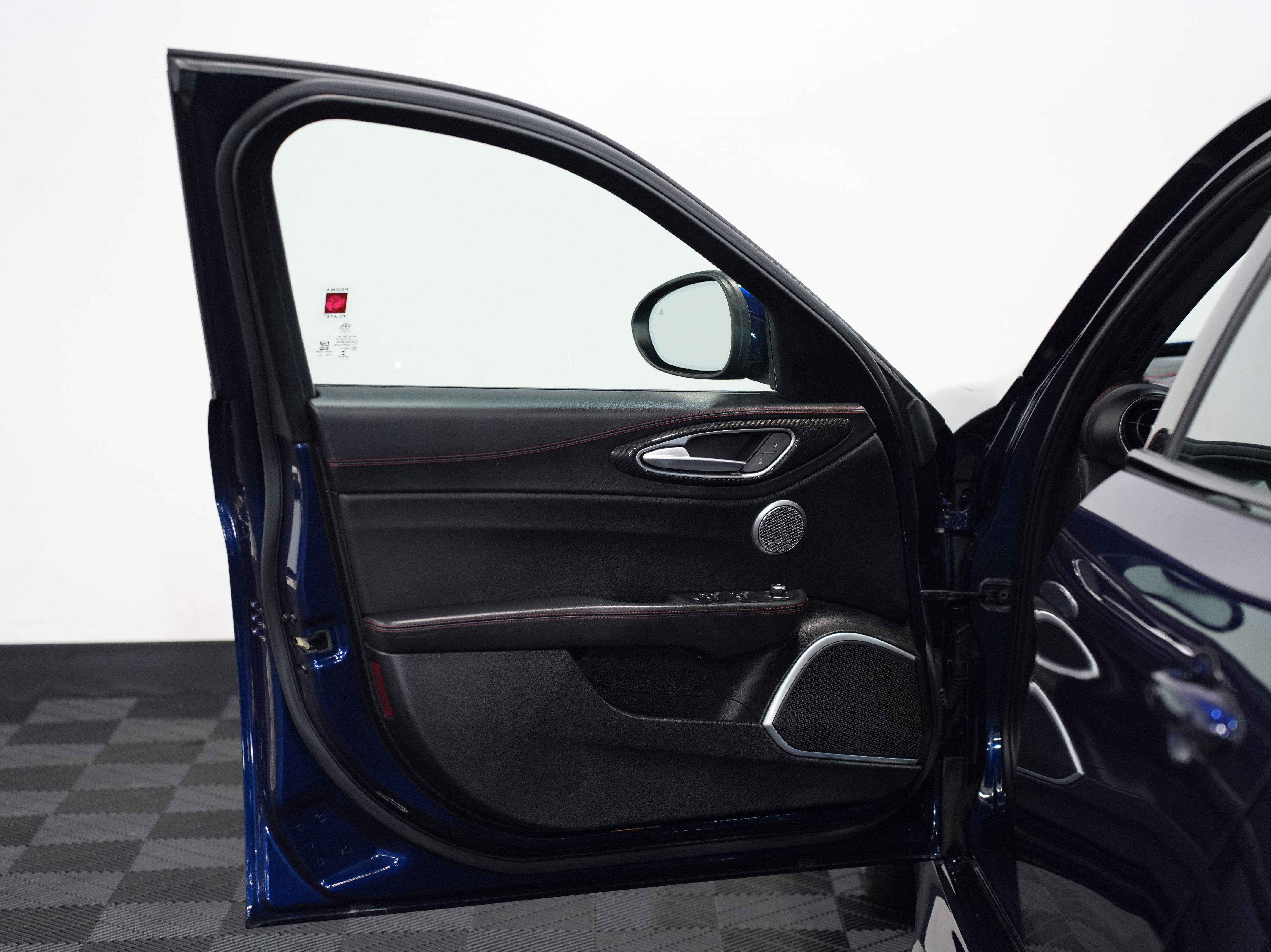 2017 ALFA ROMEO GIULIA Image 25