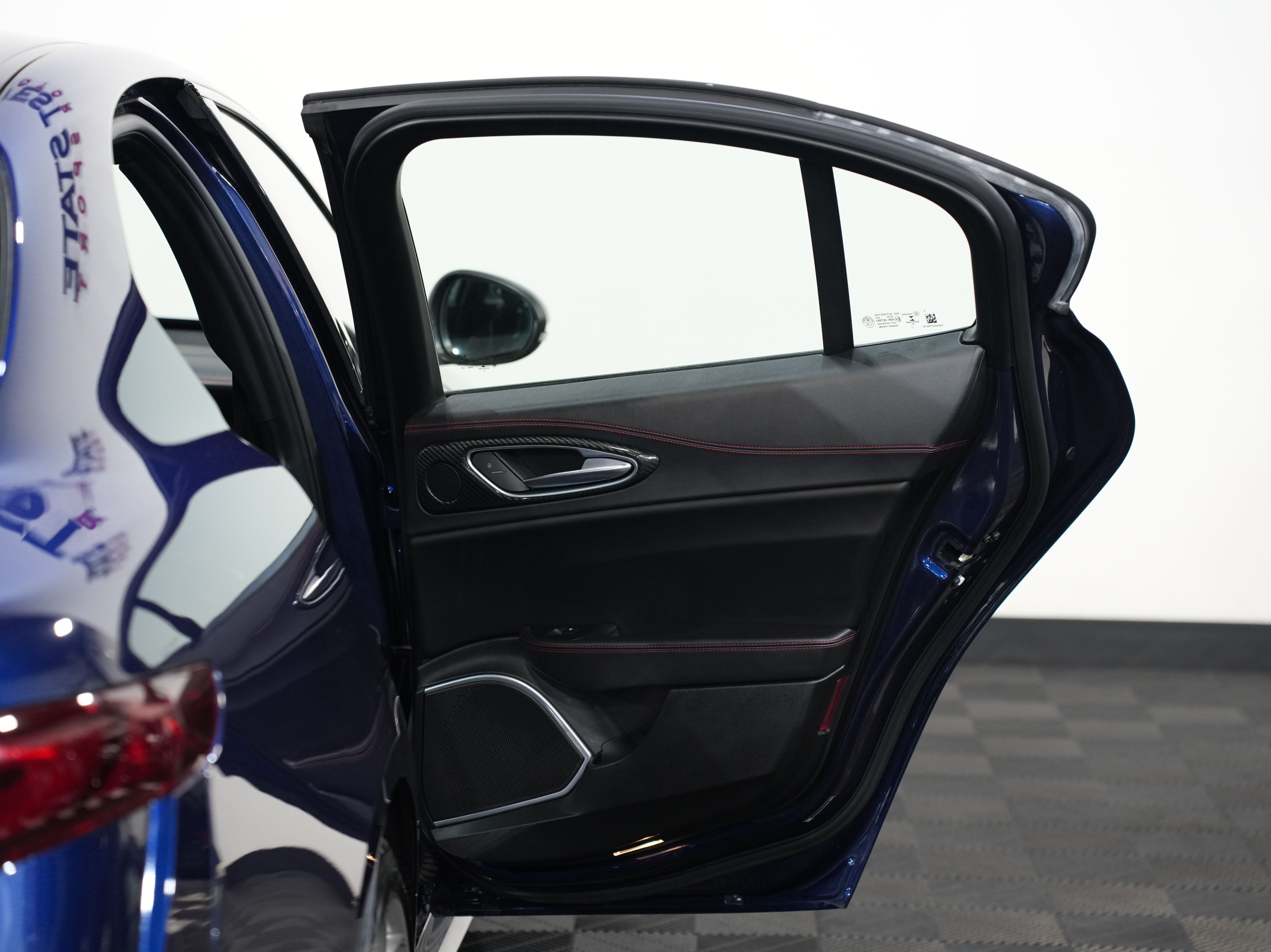 2017 ALFA ROMEO GIULIA Image 31