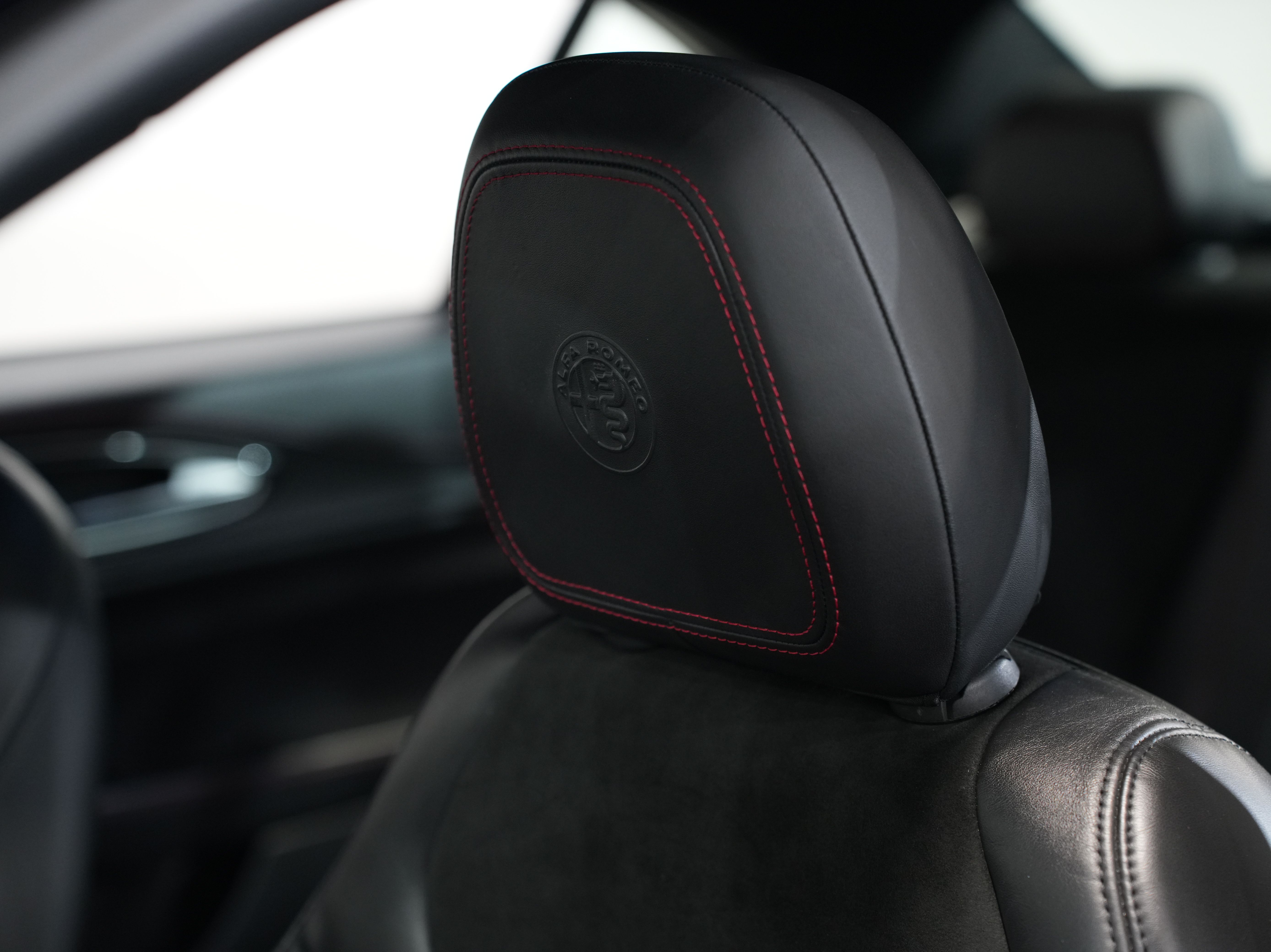 2017 ALFA ROMEO GIULIA Image 34