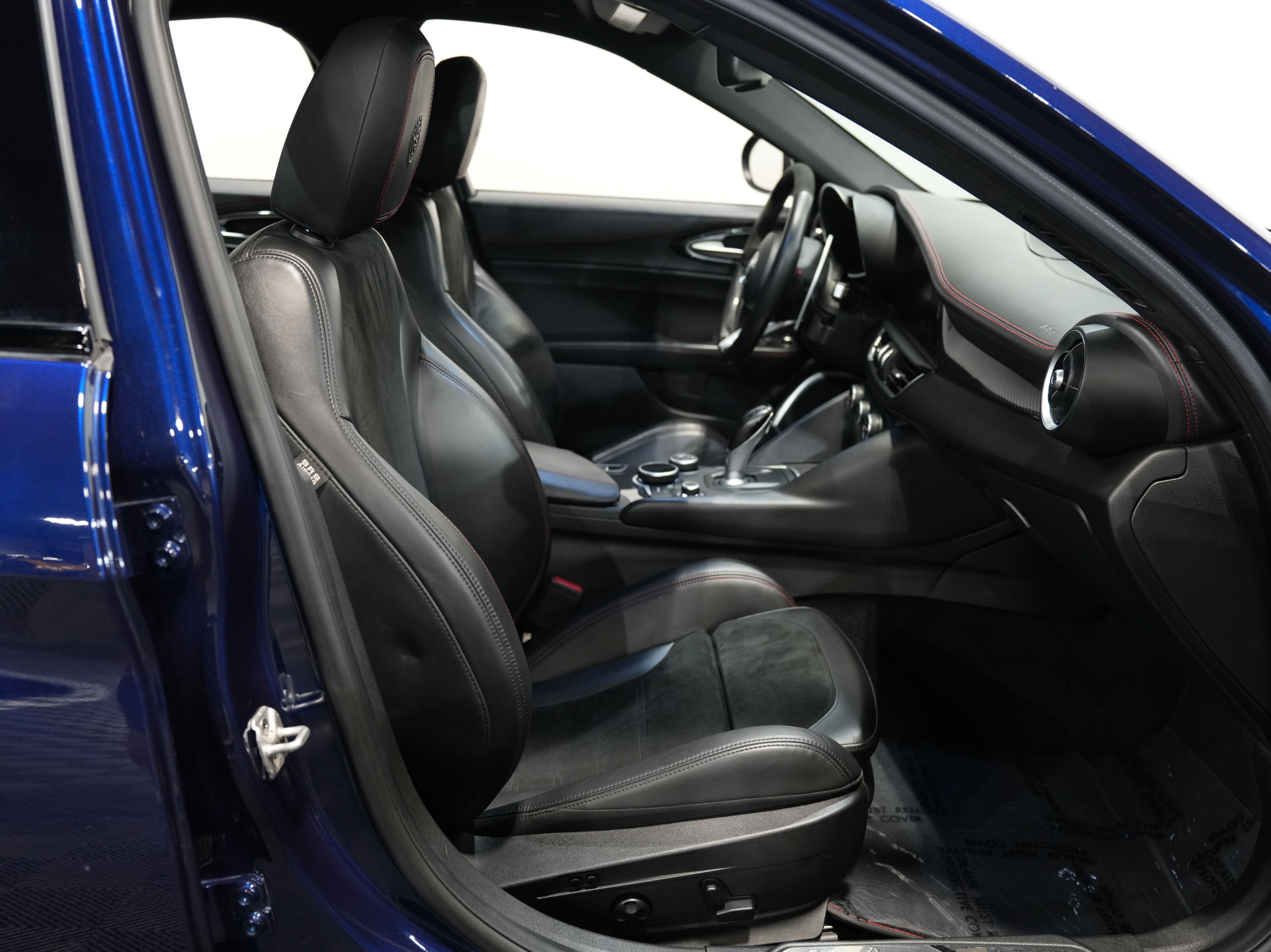 2017 ALFA ROMEO GIULIA Image 39