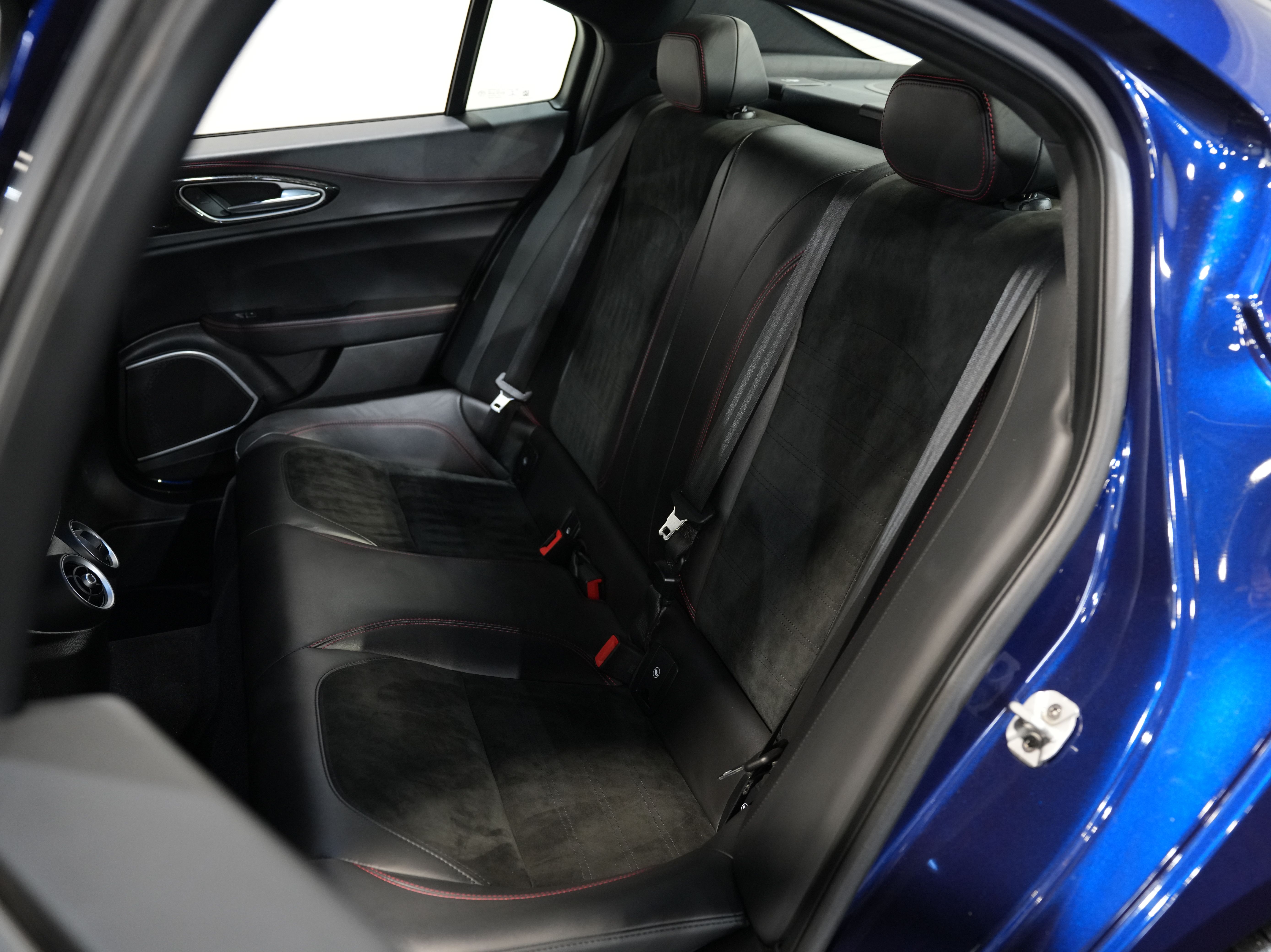 2017 ALFA ROMEO GIULIA Image 41