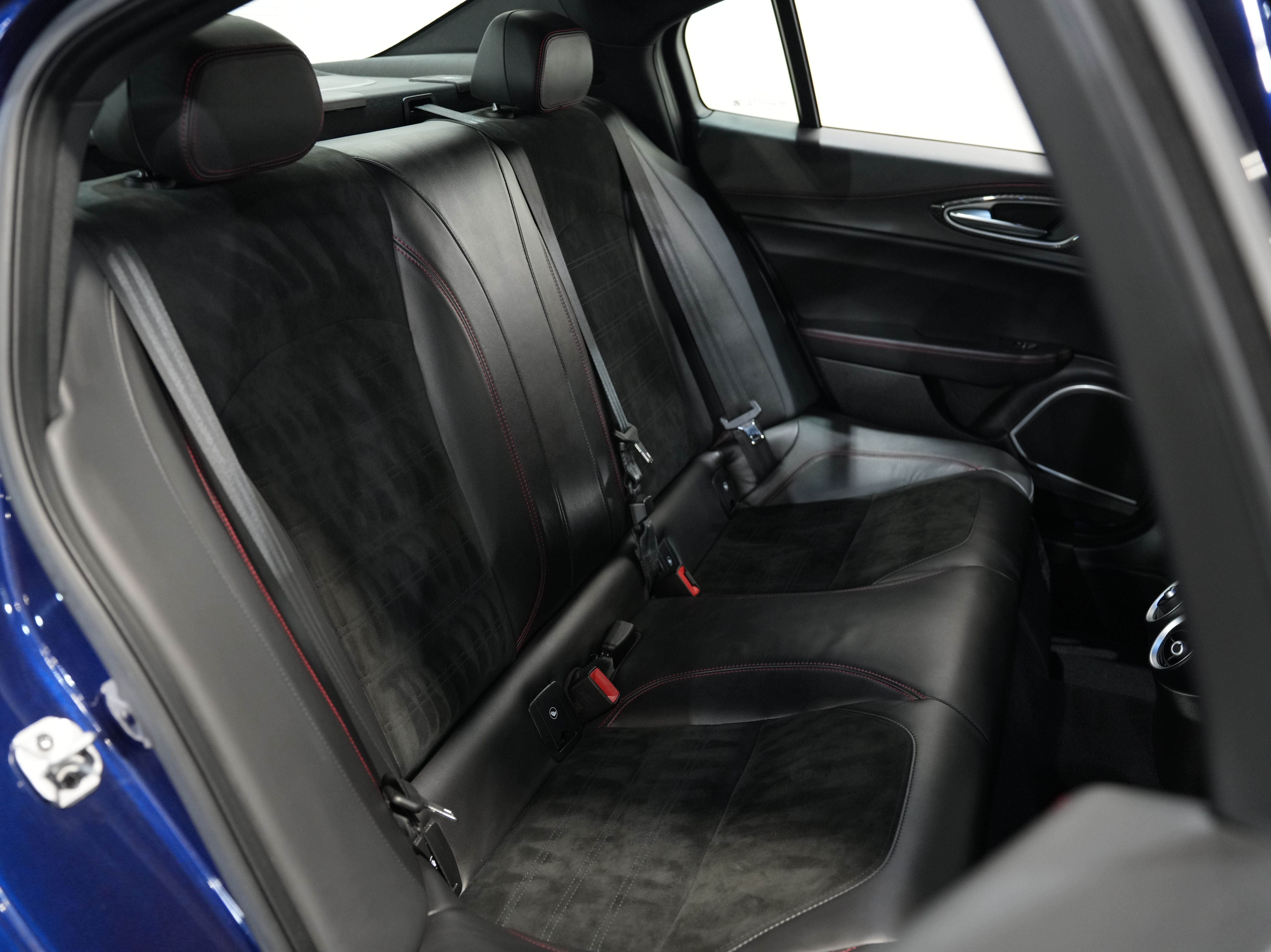 2017 ALFA ROMEO GIULIA Image 43