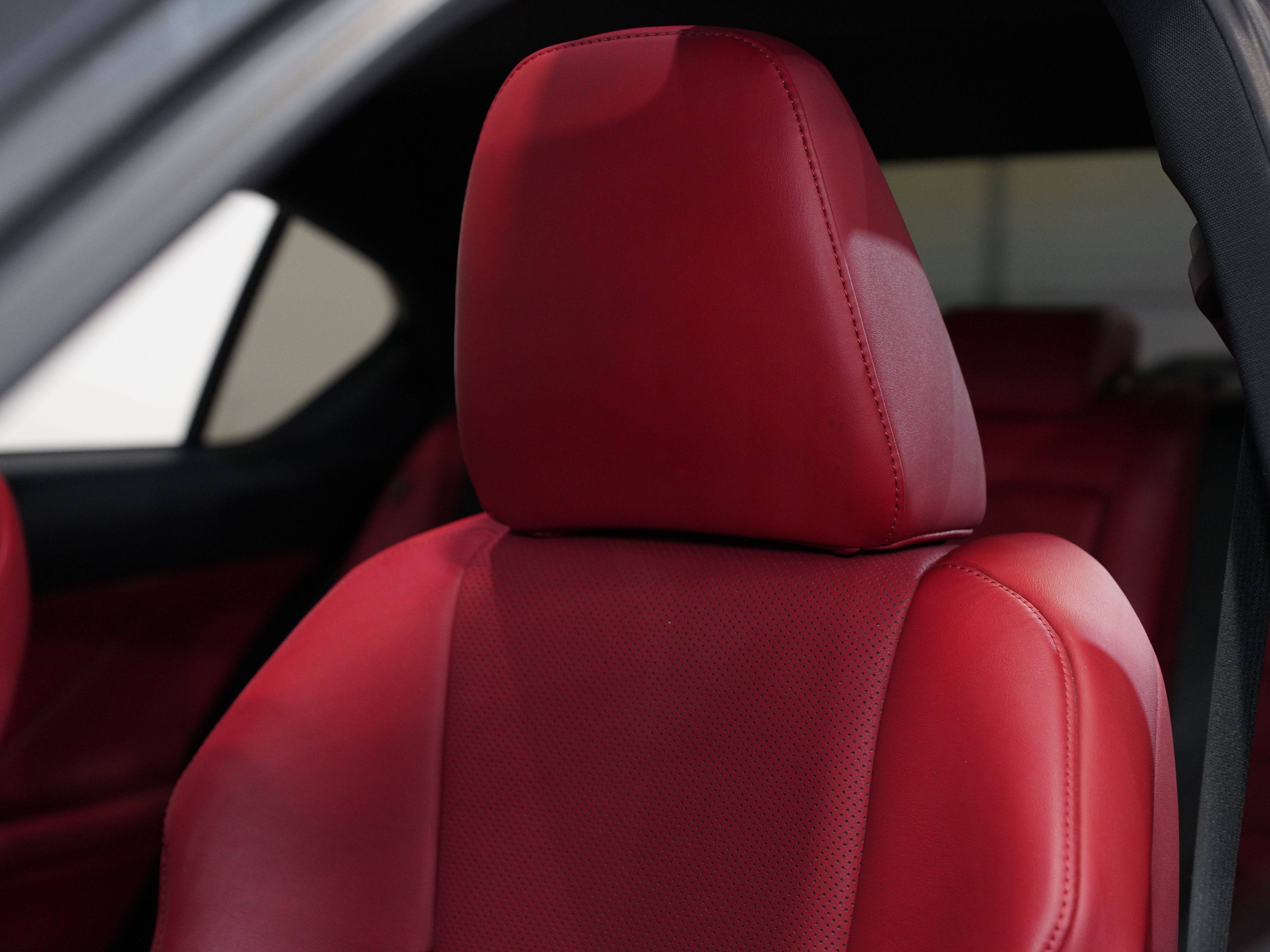 GRAY, 2021 LEXUS IS Image 30