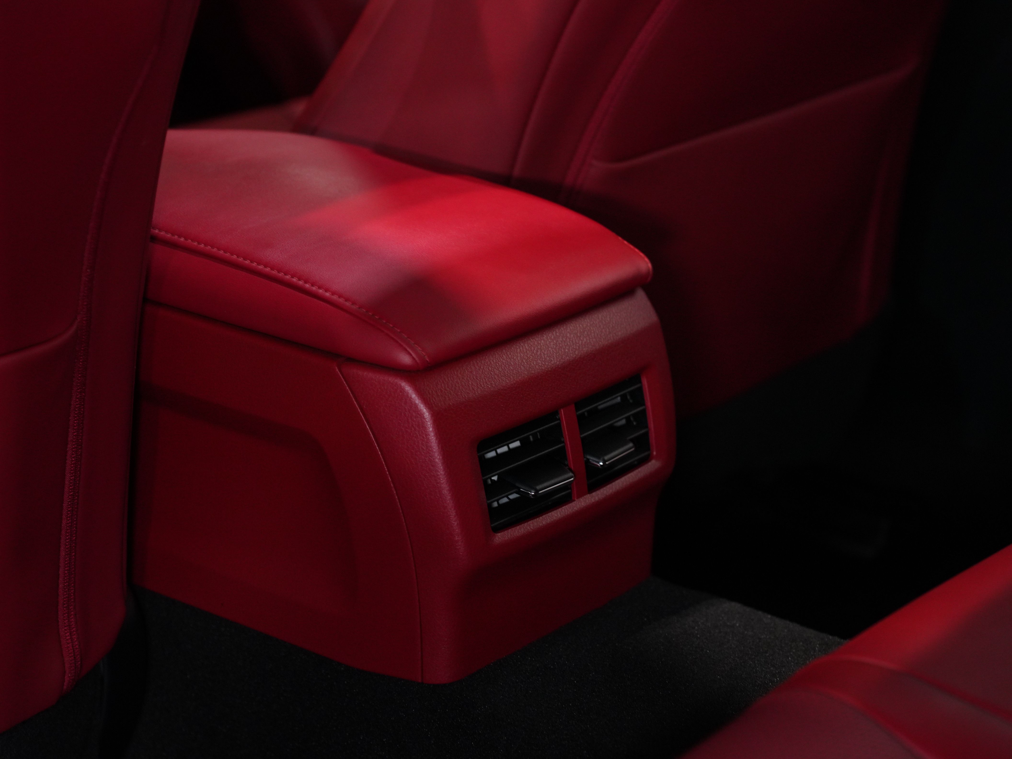 GRAY, 2021 LEXUS IS Image 38