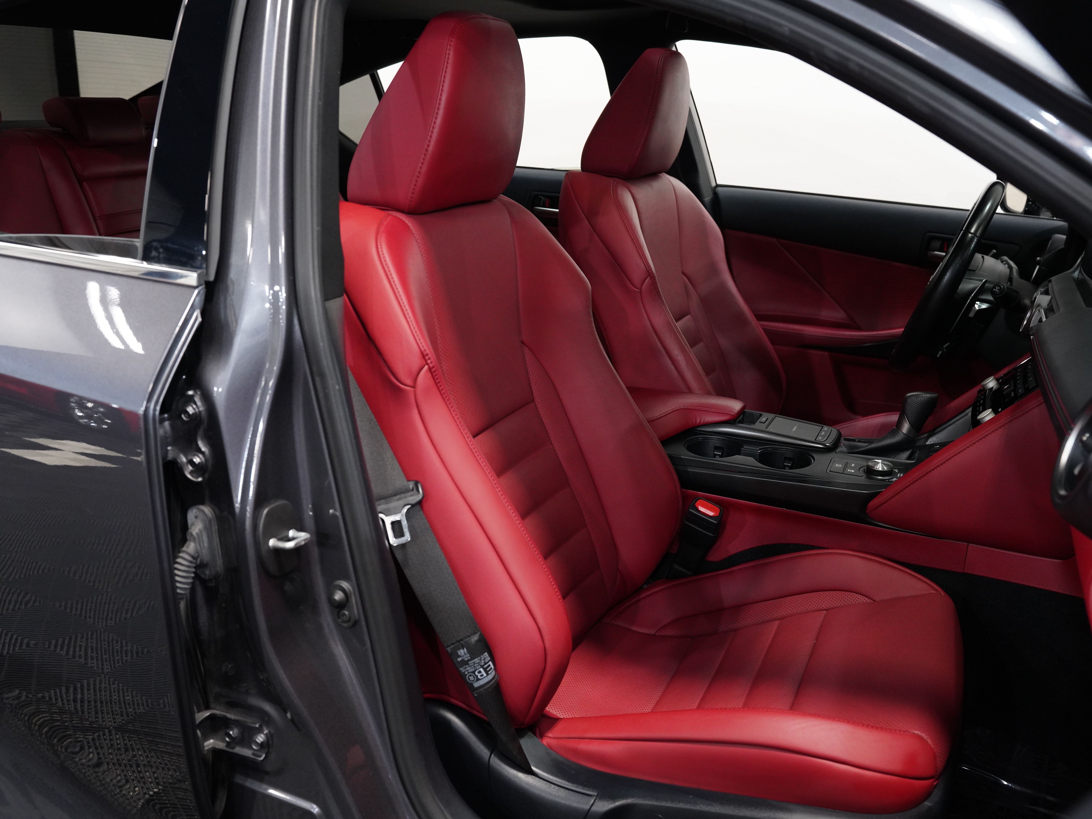 GRAY, 2021 LEXUS IS Image 33