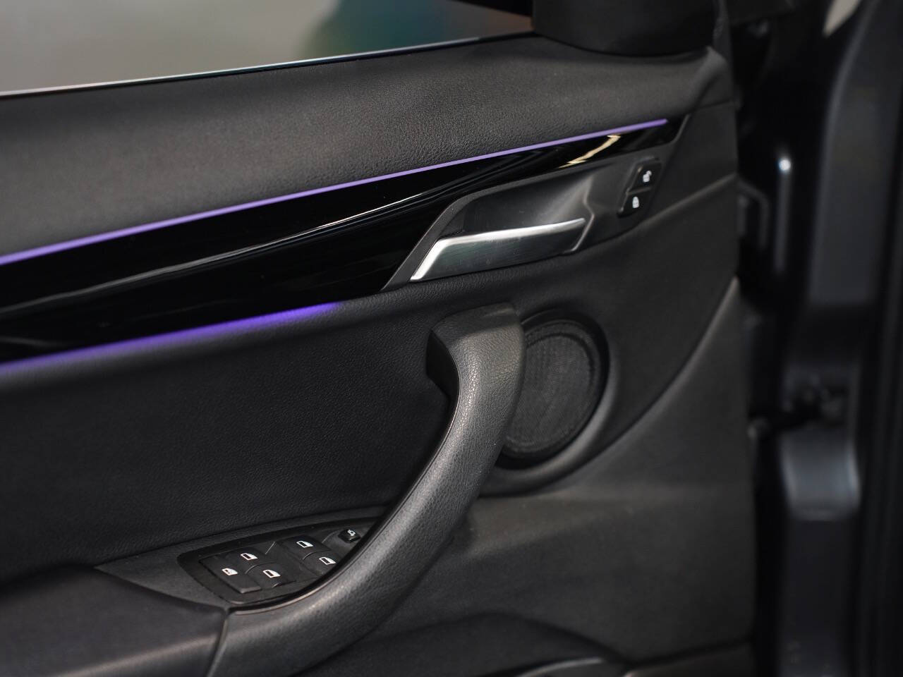 MINERAL GRAY METALLIC, 2019 BMW X2 Image 22