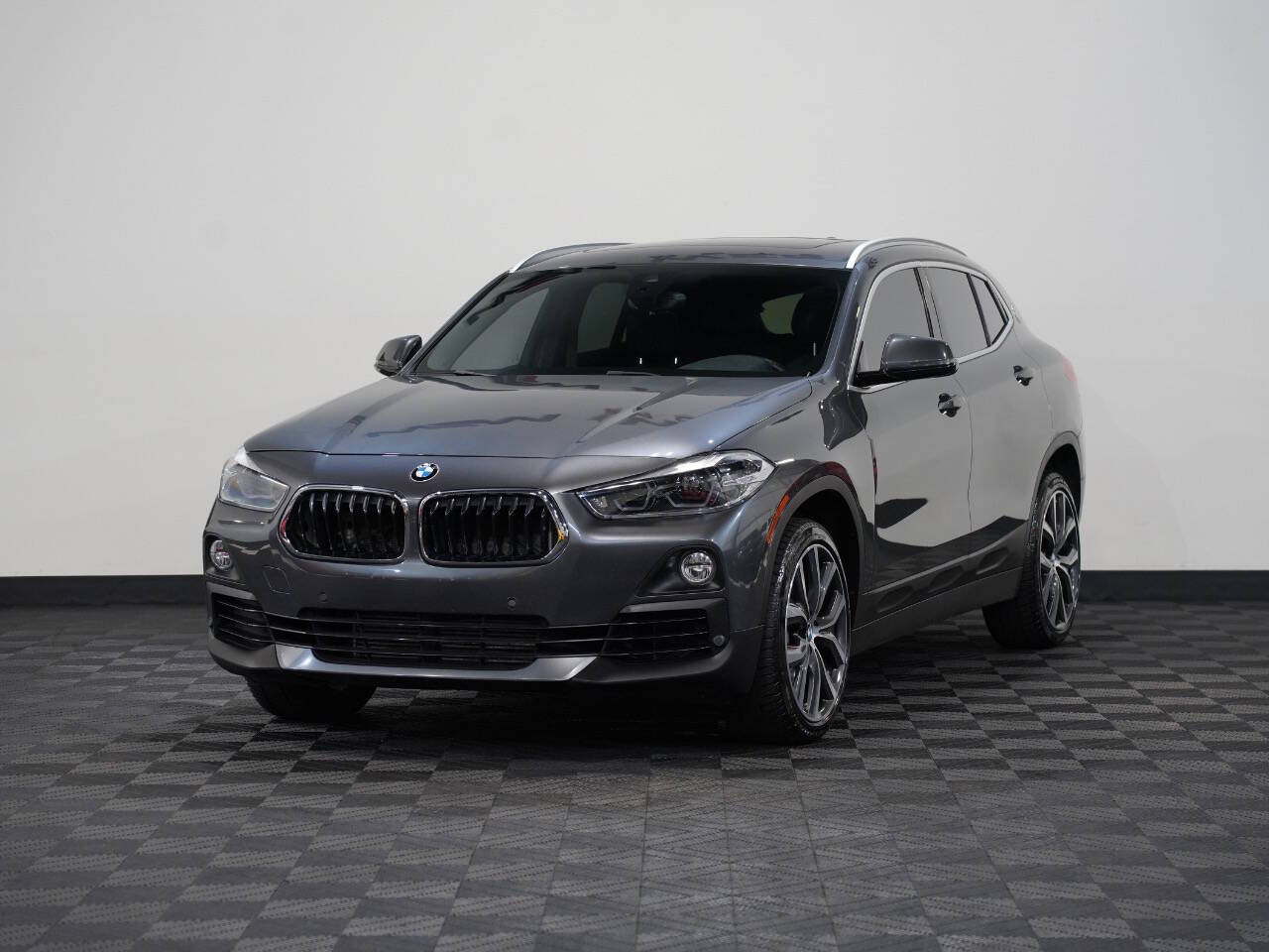 MINERAL GRAY METALLIC, 2019 BMW X2 Image 3