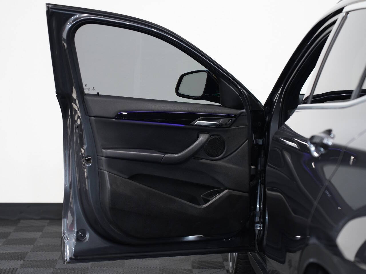 MINERAL GRAY METALLIC, 2019 BMW X2 Image 21