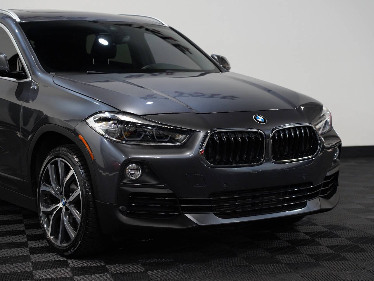 MINERAL GRAY METALLIC, 2019 BMW X2 Image 9