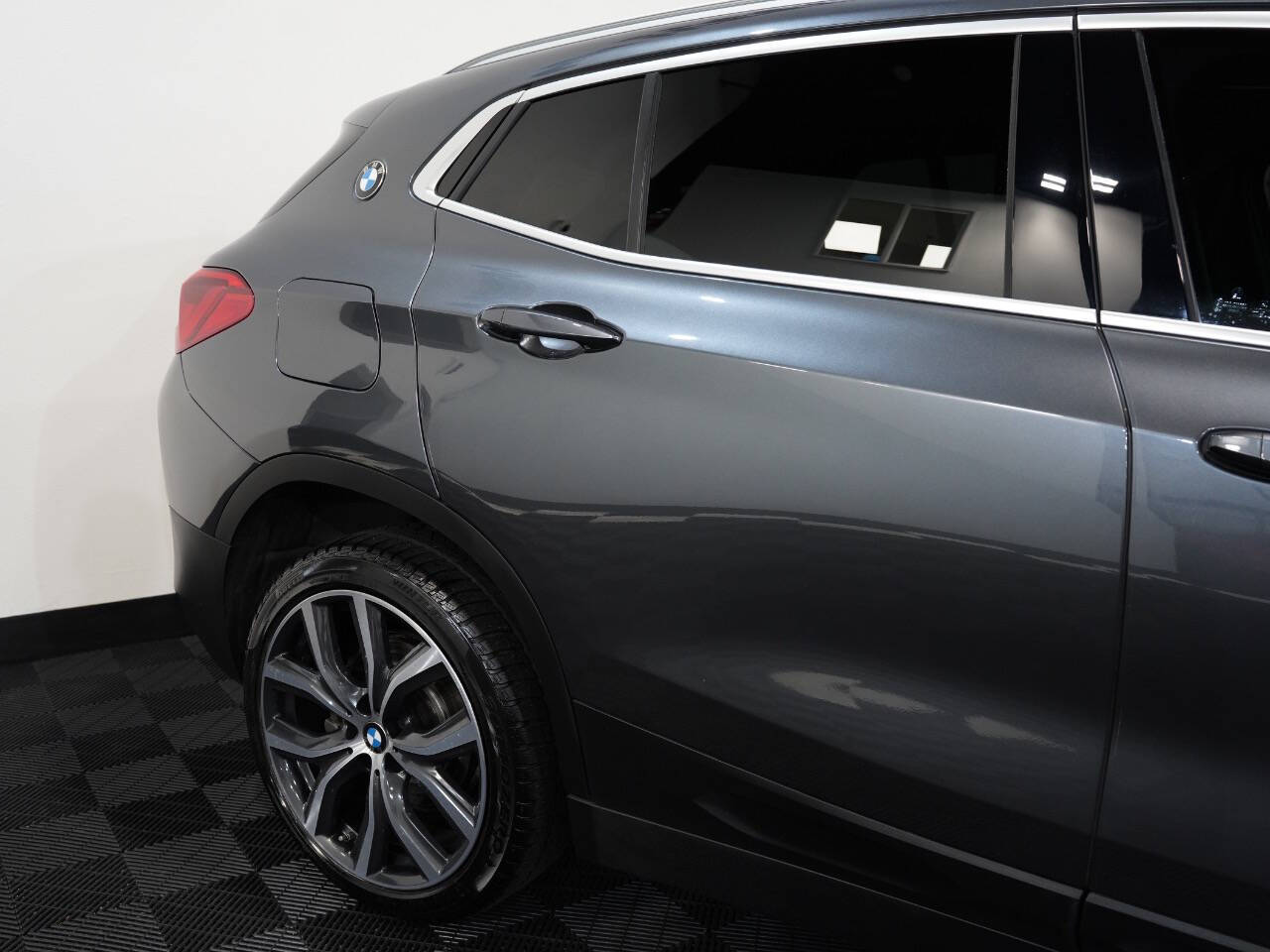 MINERAL GRAY METALLIC, 2019 BMW X2 Image 14