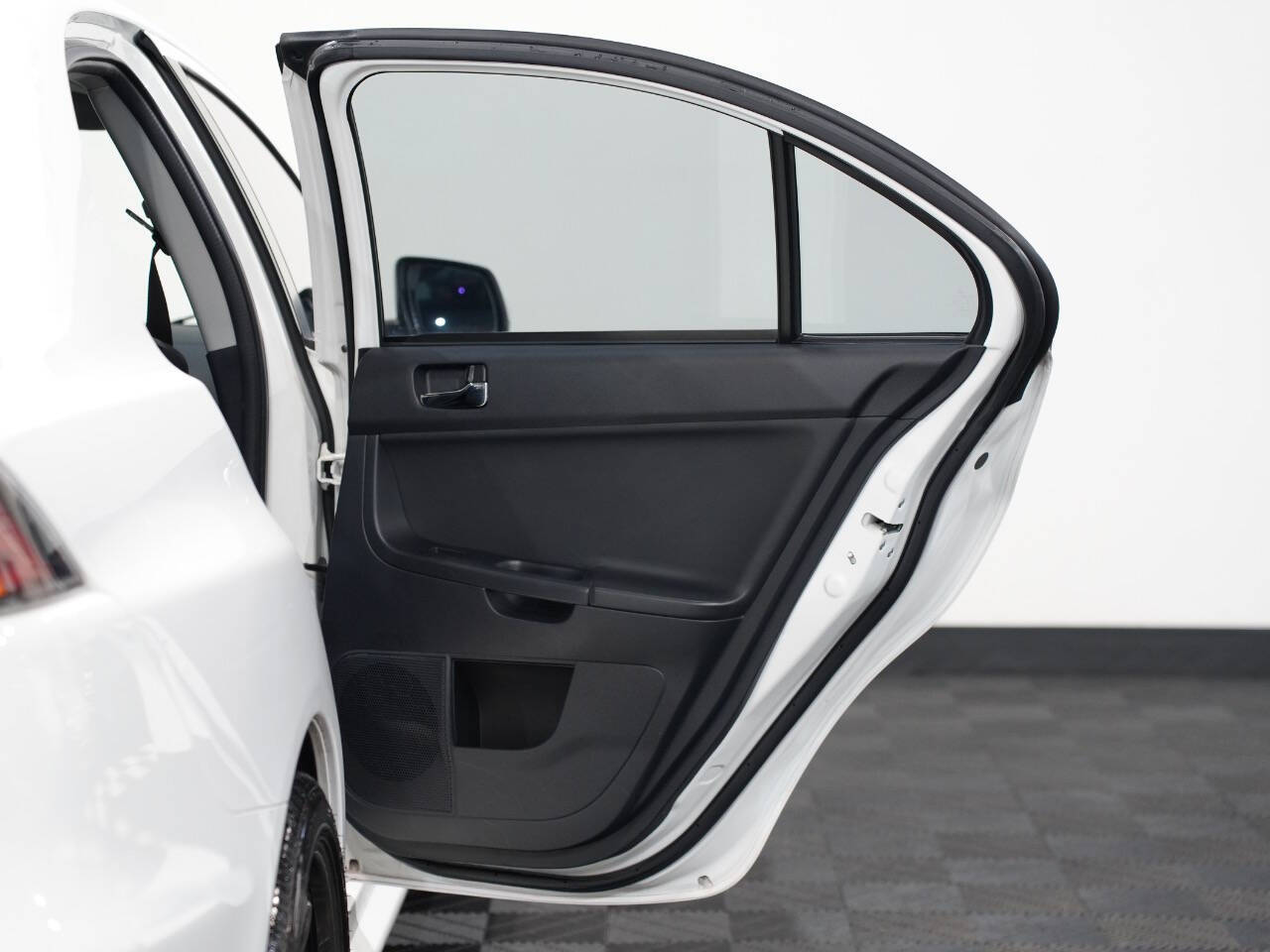 WICKED WHITE, 2014 MITSUBISHI LANCER Image 26