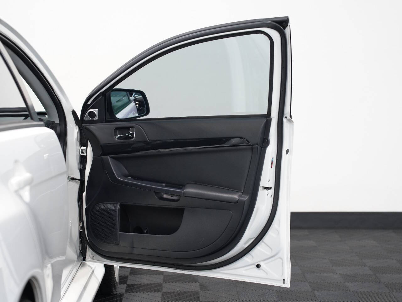 WICKED WHITE, 2014 MITSUBISHI LANCER Image 24