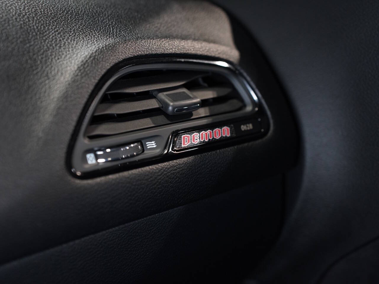 DESTROYER GREY, 2018 DODGE CHALLENGER Image 45