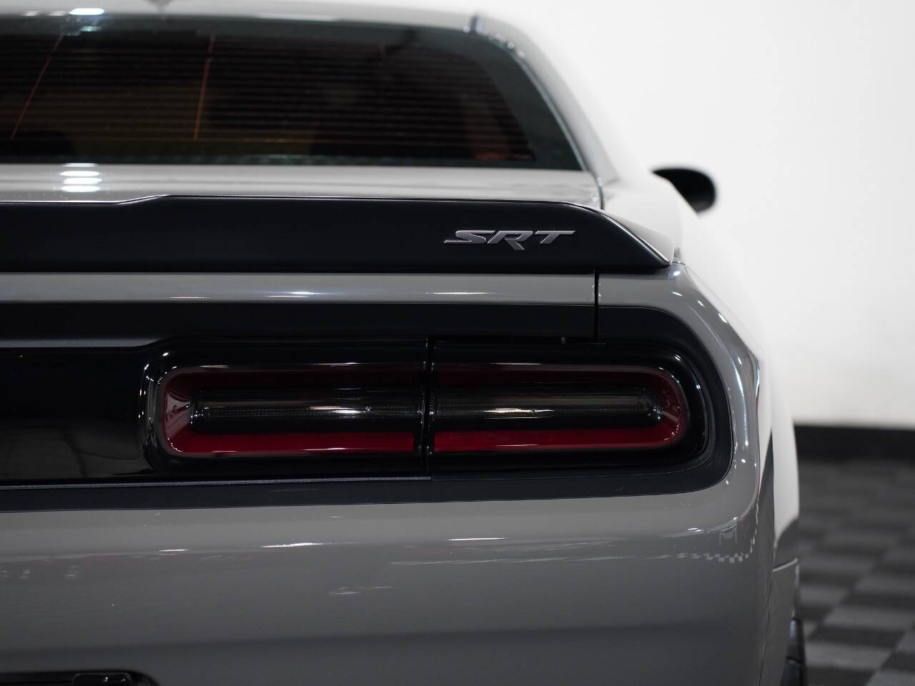DESTROYER GREY, 2018 DODGE CHALLENGER Image 19
