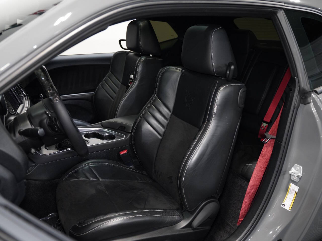 DESTROYER GREY, 2018 DODGE CHALLENGER Image 29