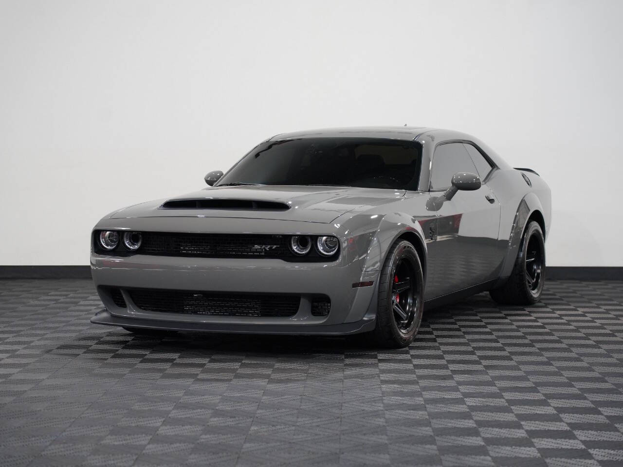 DESTROYER GREY, 2018 DODGE CHALLENGER Image 3