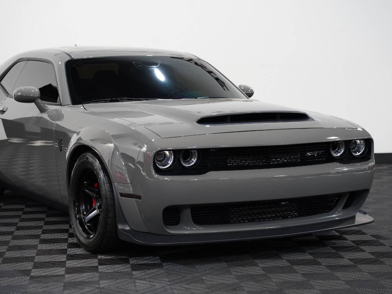 DESTROYER GREY, 2018 DODGE CHALLENGER Image 9